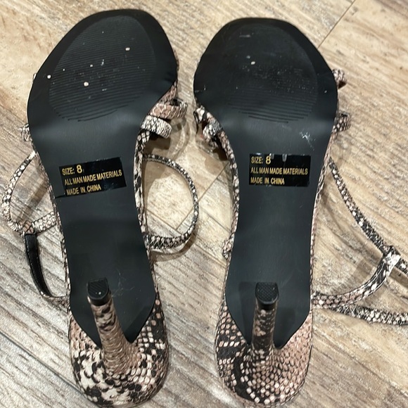 Lulu strapped heels - Picture 6 of 7